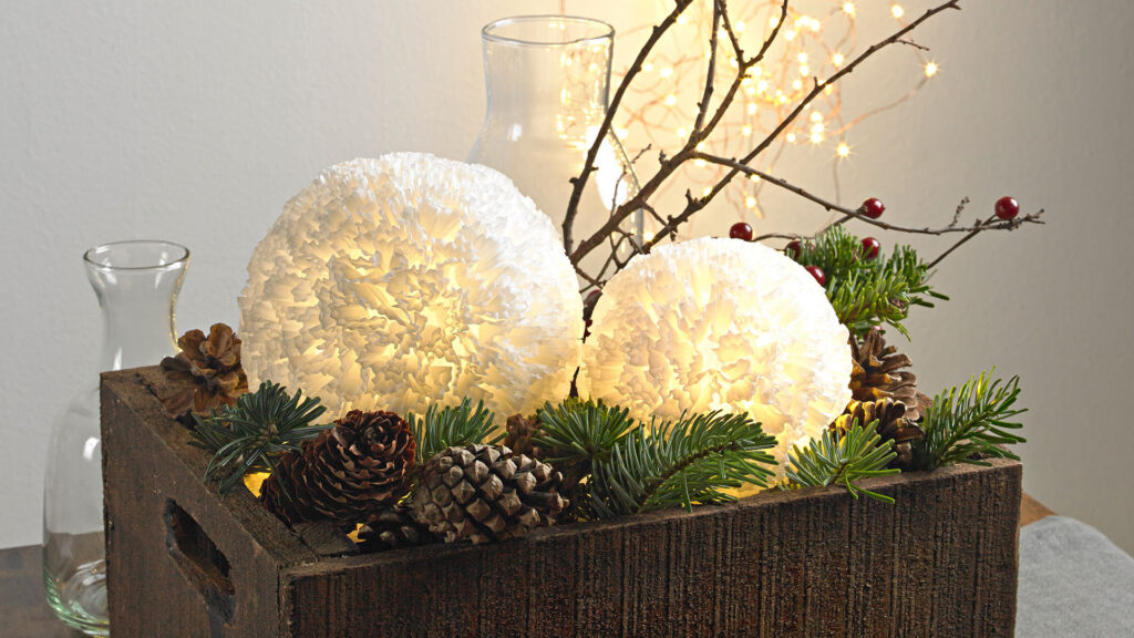 Winterlich leuchtende Schneekugeln