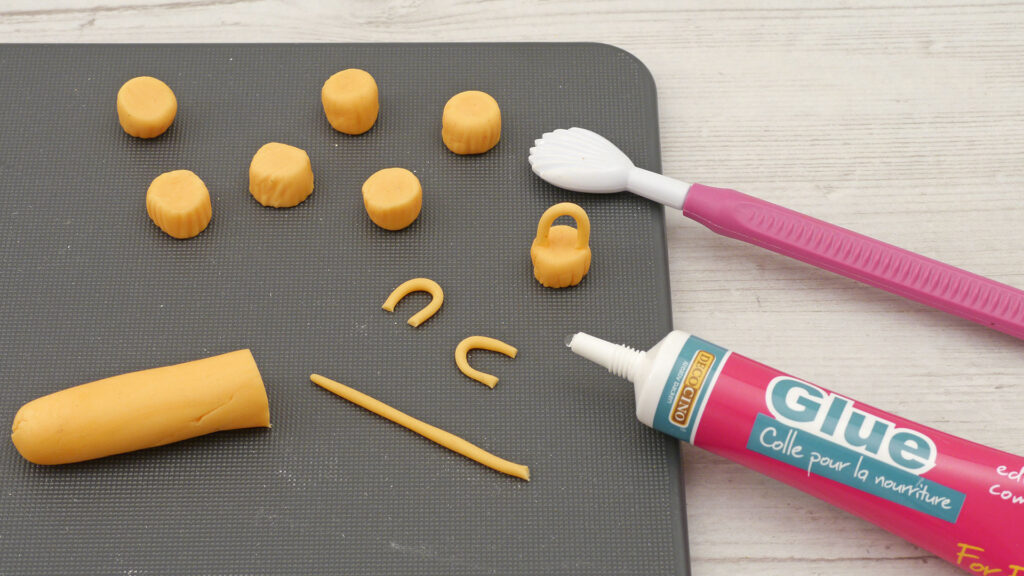 Süße Christbaumkugeln aus Cake Pops - Schritt 4