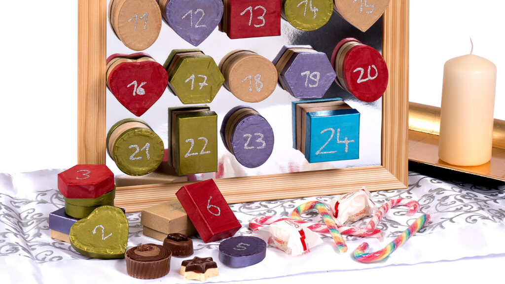 Adventkalender aus Mini-Boxen 