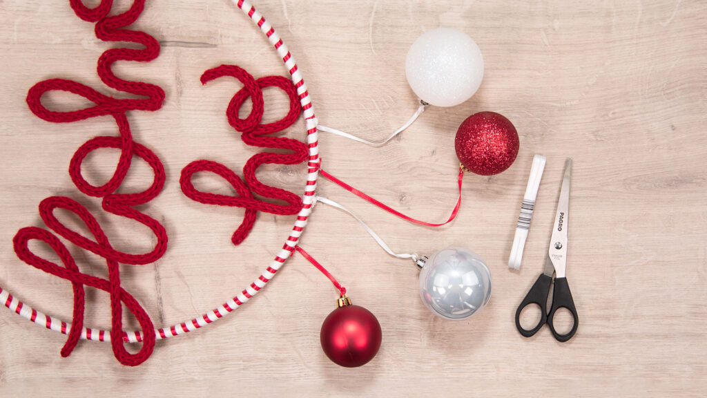 Weihnachtlicher Türkranz - Schritt 6
