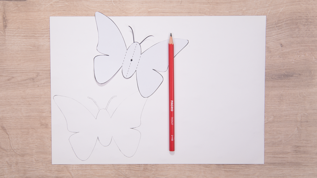 Schmetterling aus Designpapier - Schritt 1