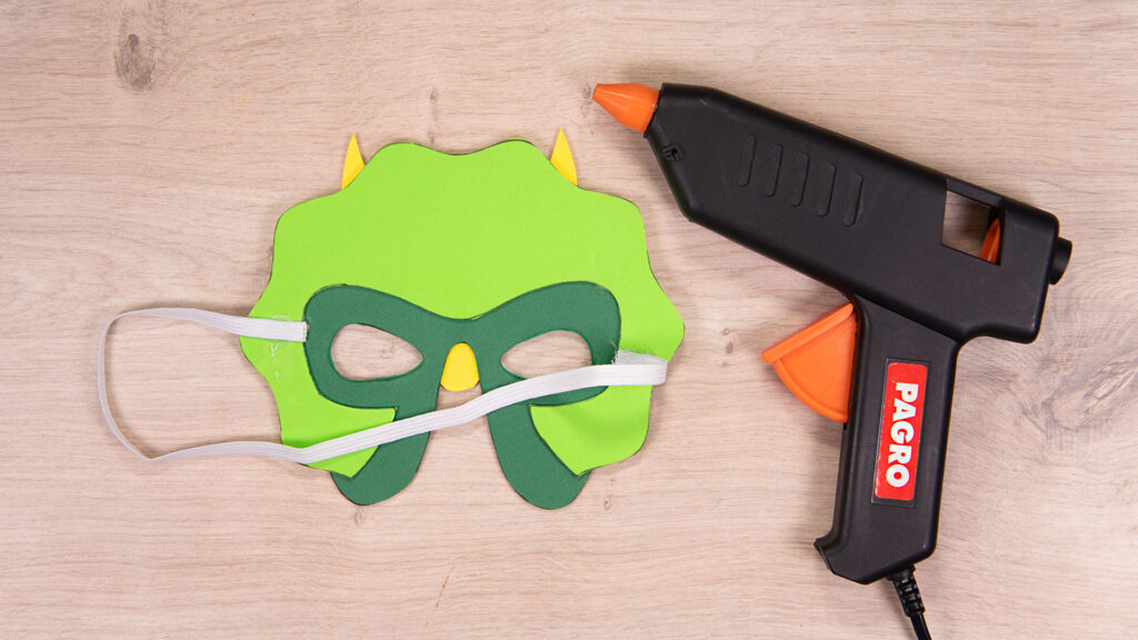 Dino-Maske aus Moosgummi - Schritt 3
