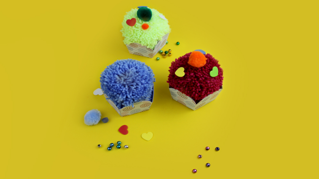 Cupcake aus Woll-Pompons - fertig
