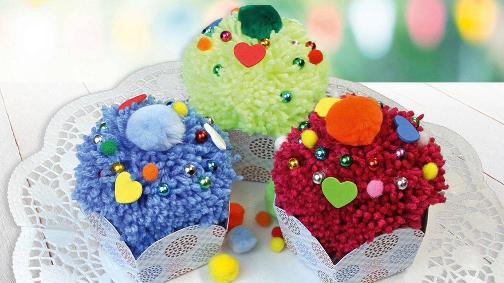Cupcake aus Woll-Pompons