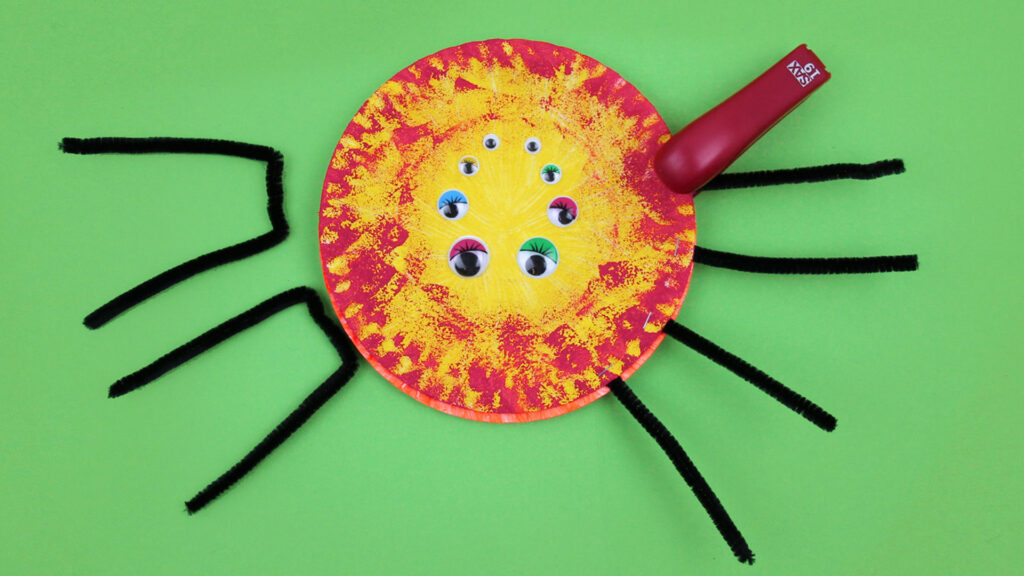 Spinne aus Pappteller - Schritt 5