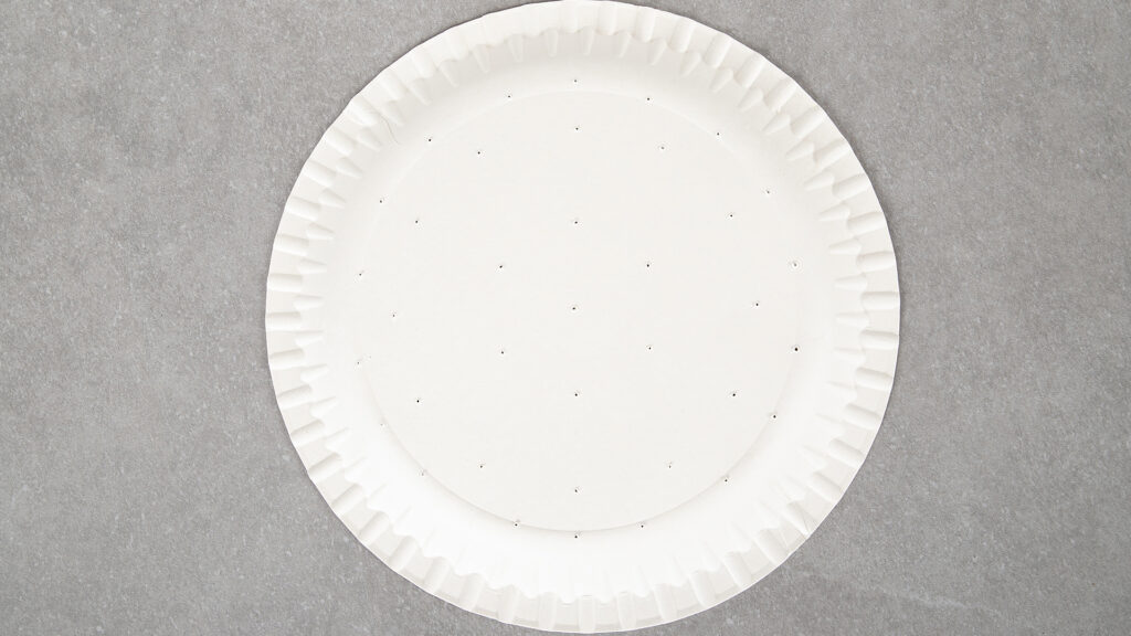 Pappteller mit Schneeflocke aus Garn - Schritt 3