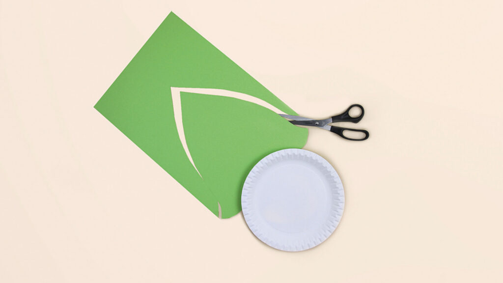 Wichtelmützen aus Pappteller und Papier - Schritt 1