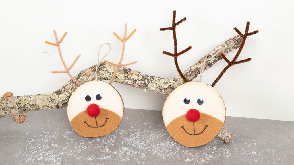 Rentiere aus Holz