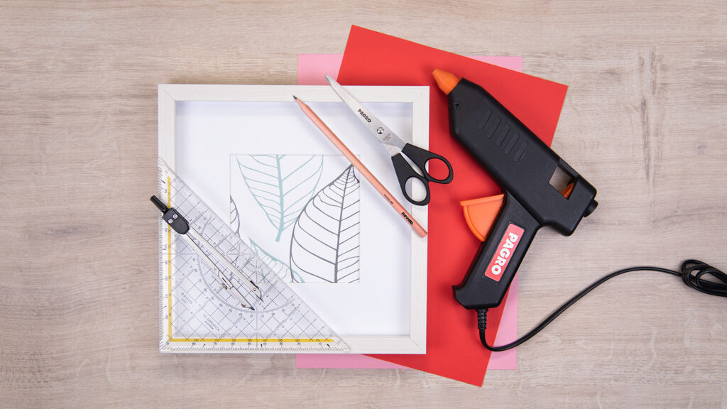 Rahmen mit Papierherzen - Materialien