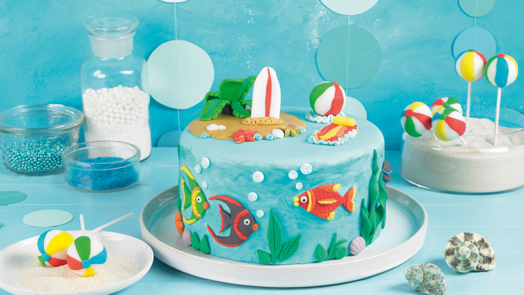 Cake-Pops und Torte im Maritim-Stil