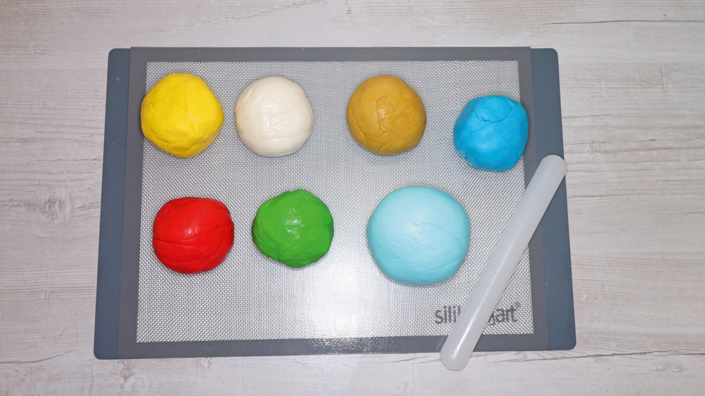 Cake-Pops und Torte im Maritim-Stil - Schritt 1