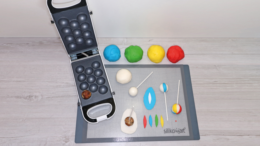 Cake-Pops und Torte im Maritim-Stil - Schritt 2