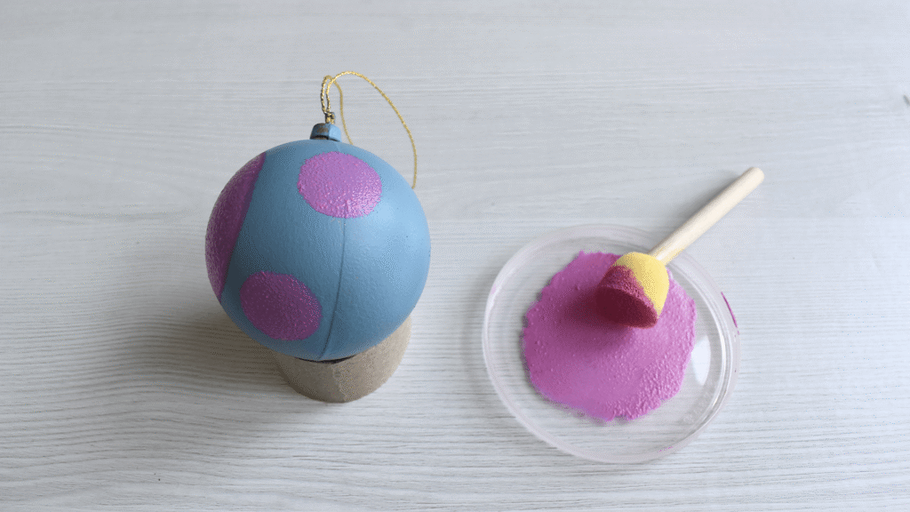 Fröhliche Christbaumkugeln - Schritt 2